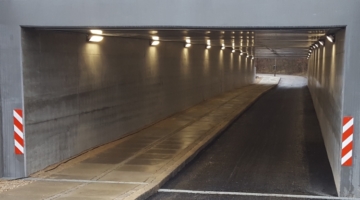 Vandalsikret armatur lyser tunnel op
