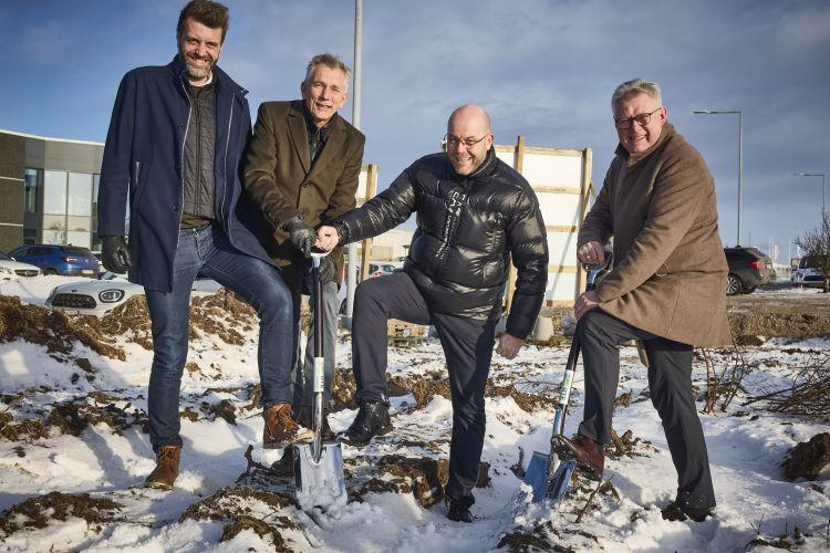 Første spadestik i frossen jord til ny fabrik for kapslinger