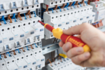 Hos HIN hjælper vi hver dag professionelle elektrikere, teknikere og forsyningsselskaber med at vælge værktøj, der kan holde til virkeligheden. Derfor fører vi blandt andet kvalitetsværktøj fra Wiha, Bahco og Wera – producenter, som er kendt for gennemtænkte løsninger og høj driftssikkerhed.