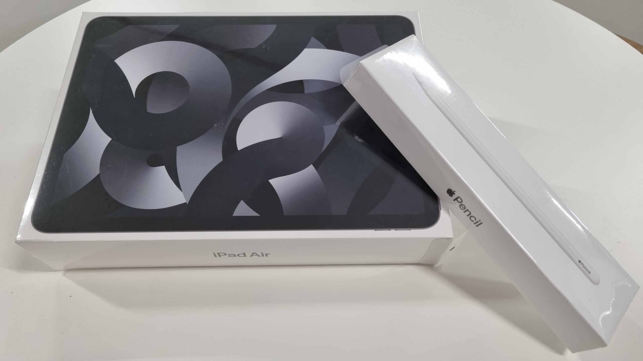 Vind en iPad Air 5th Generation + magnetic Apple pencil connector på EOT-23 Messestand M9550