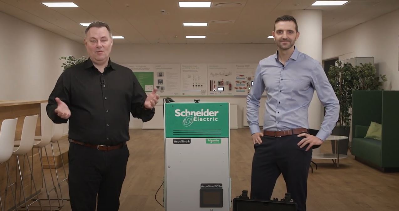 Michael Thode og Steen Jørgensen fra Schneider Electric diskuterer spændingskvalitet